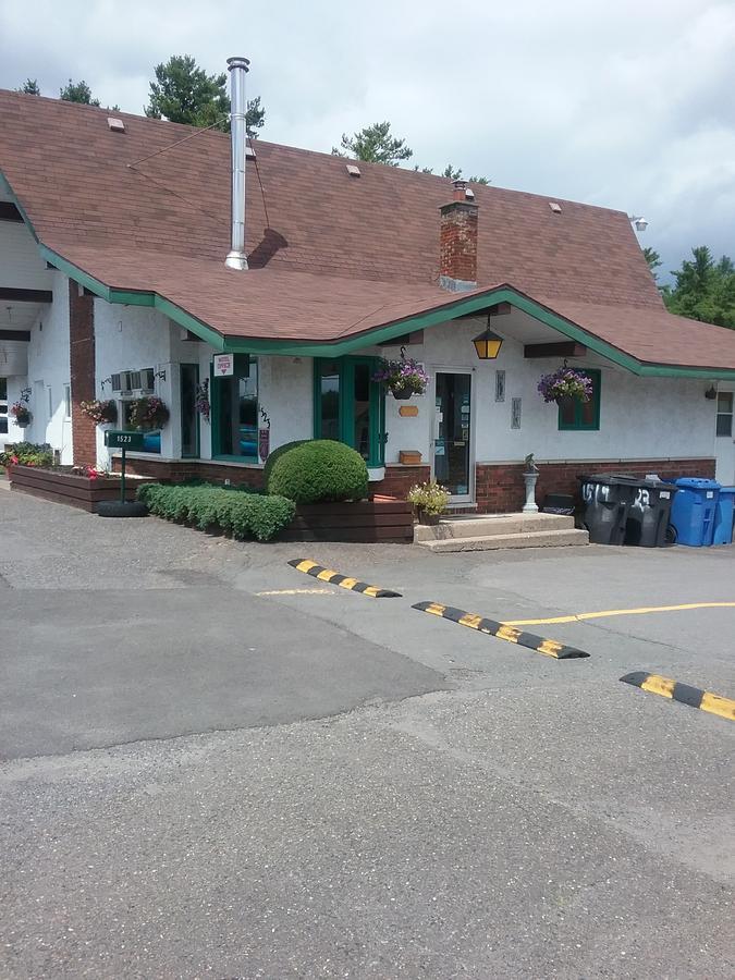גרנבי Motel Les Pins מראה חיצוני תמונה
